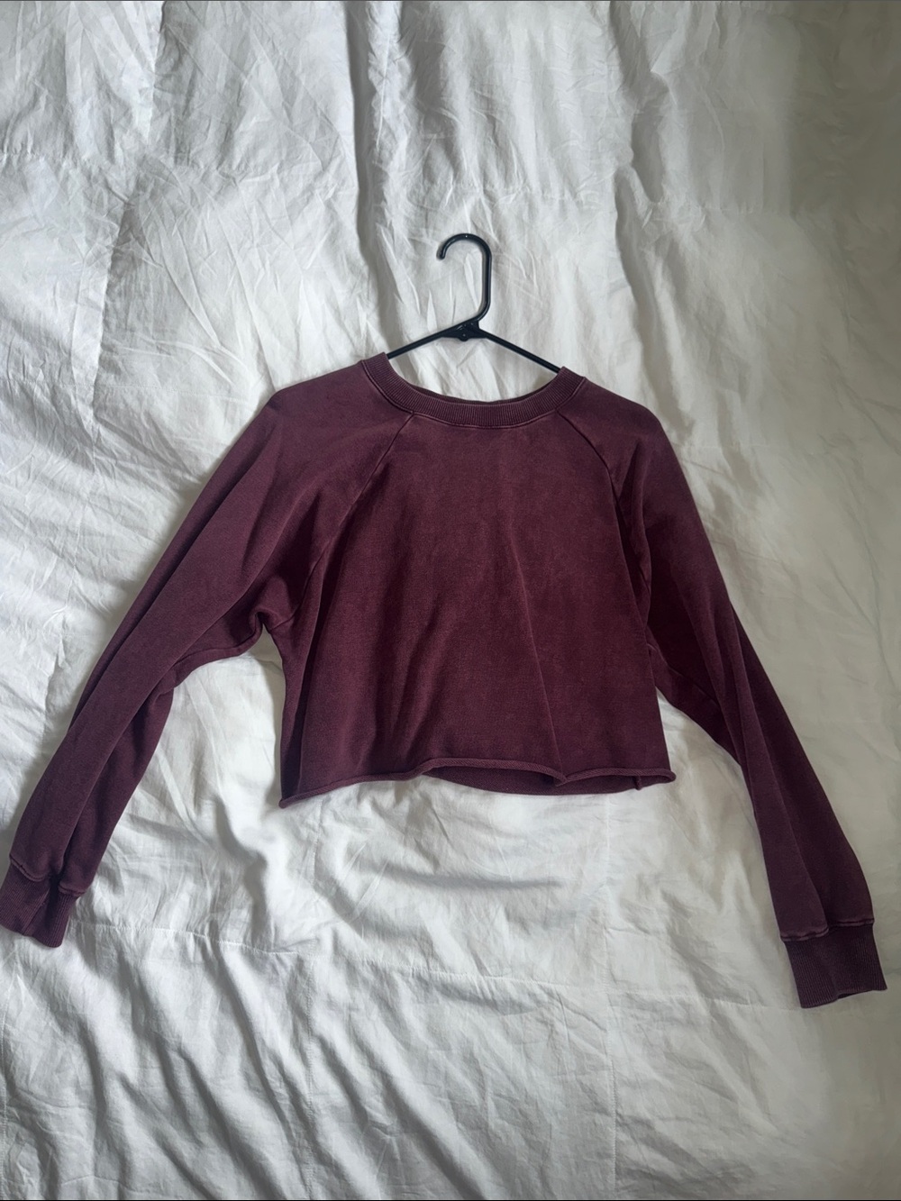 Women's Cropped Long-Sleeve Sweatshirt - Burgundy